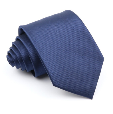 Kravata so vzorom modrej bodky